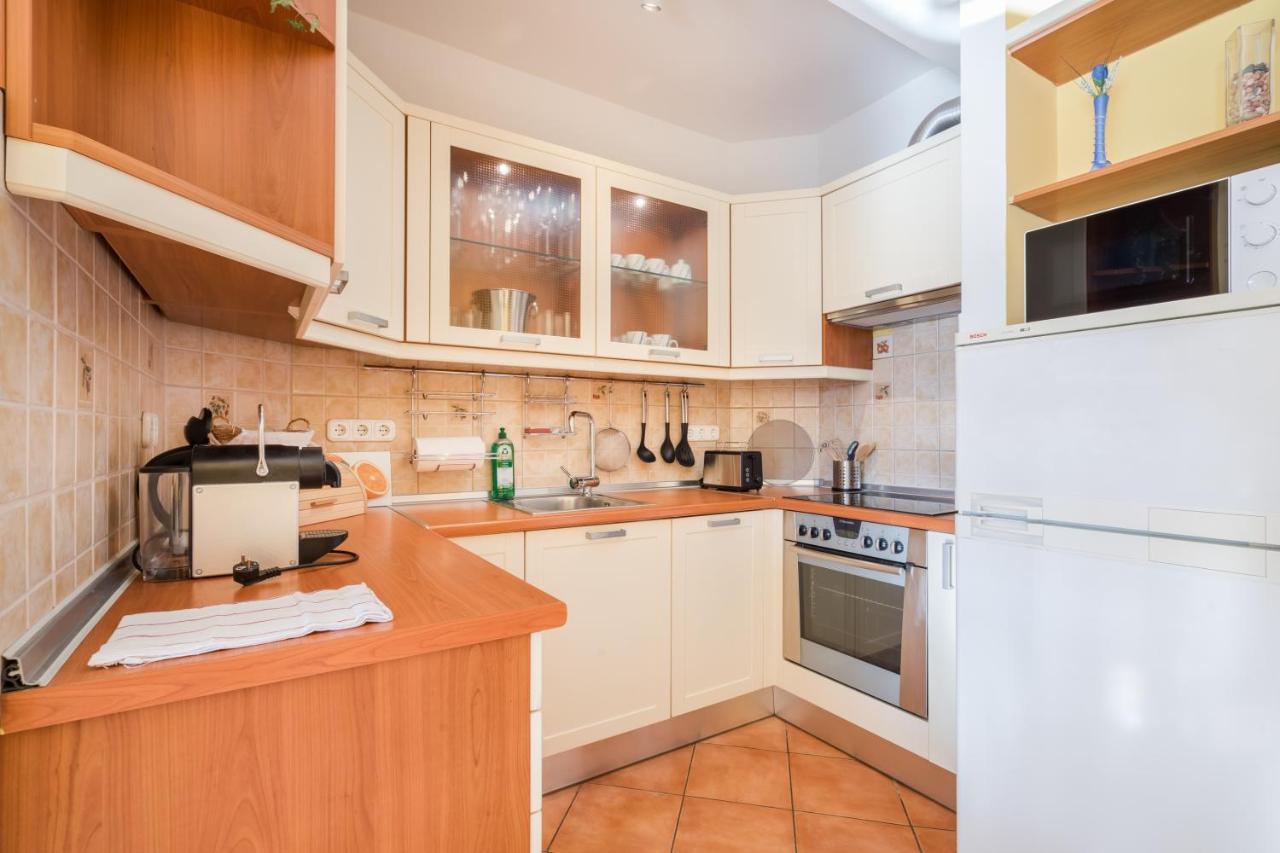 Bpr Amarilla With Balcony Apartment Budapest
