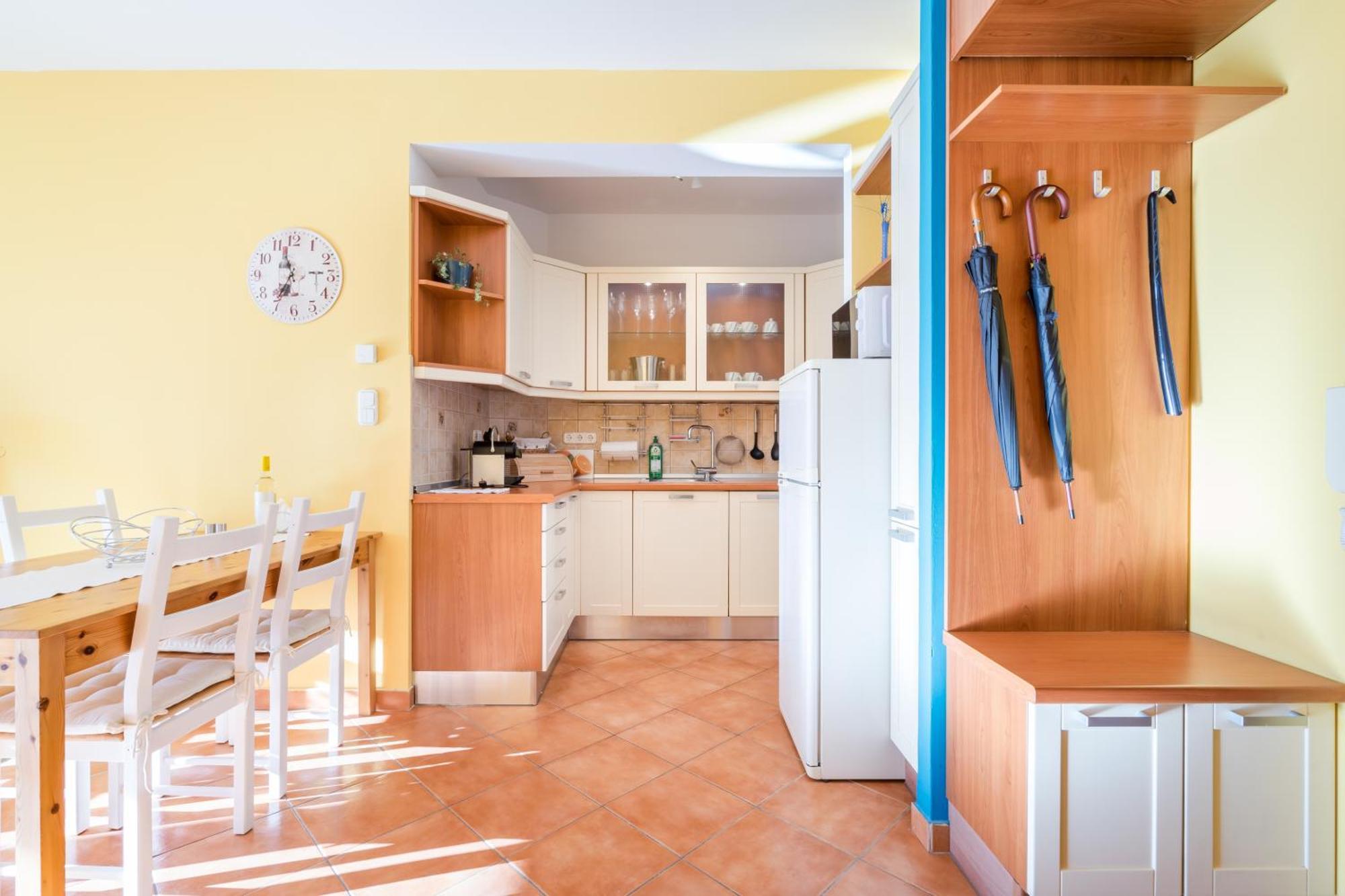 Bpr Amarilla With Balcony Apartment